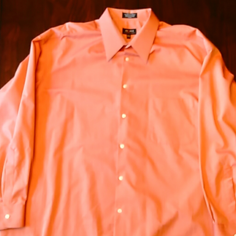 Two (2) Wrinkle Free Mens Button Up Shirts Sateen